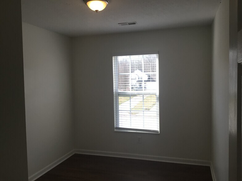 Building Photo - 2070 Whispering Wind Ln