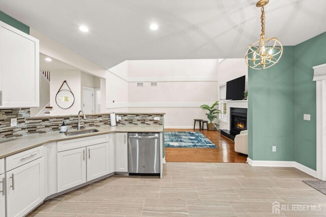 Building Photo - 2 Gonzalez Dr