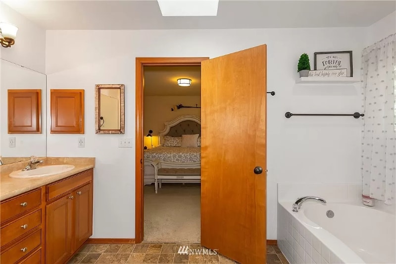 Building Photo - 1309 Koda Cir SE