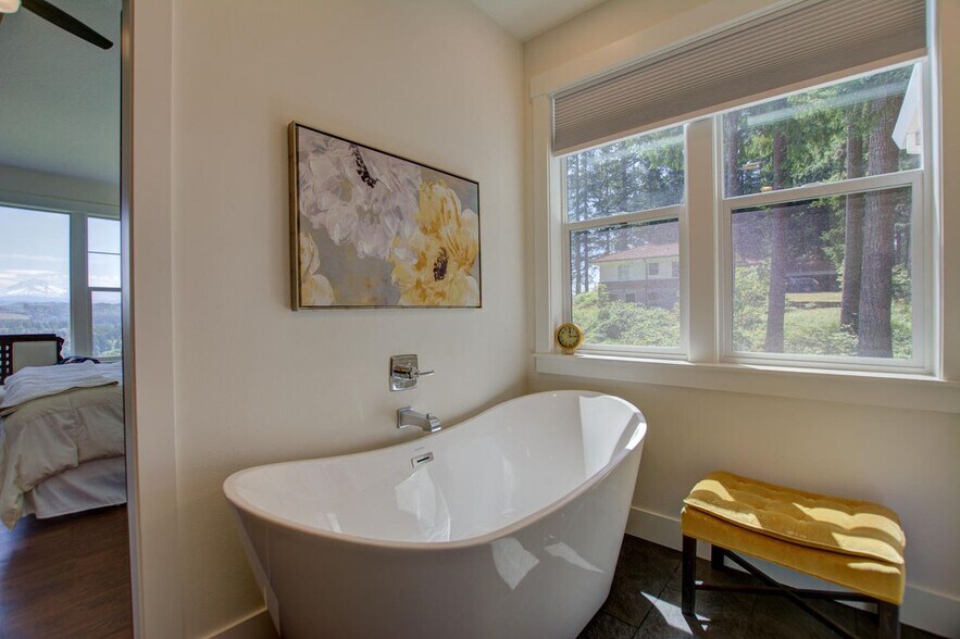 Building Photo - 14070 SE Baumback Ave