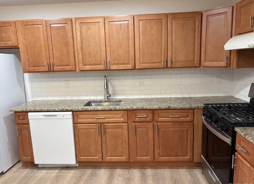 Building Photo - 160 McKay Rd