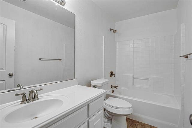 Building Photo - 1140 Hidden Meadow Dr