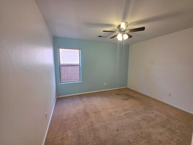 Building Photo - 3-Bedroom, 2-Bathroom Home in Desirable Far NE Heights