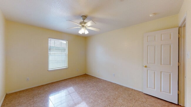 Building Photo - Memorial Day Special, 2 WEEKS FREE RENT!!!!