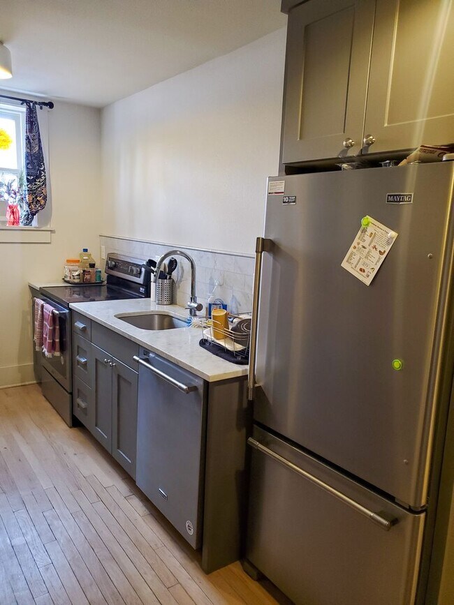 Building Photo - Laurel220 (KC-JF)