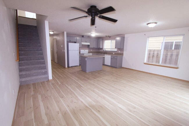 Building Photo - 455 Donna Dr