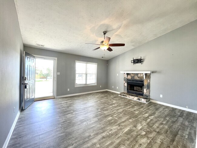 Building Photo - 115 Purple Martin Pl