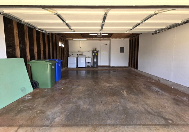 Building Photo - 2br/2bath Home with Garage in Waikele