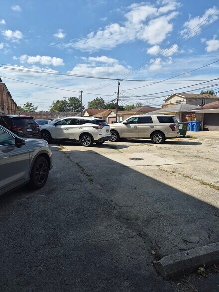 Building Photo - 6700 W 64th Pl