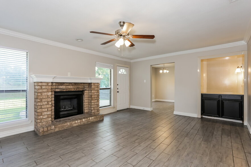 Building Photo - 216 Mesa Wood Dr