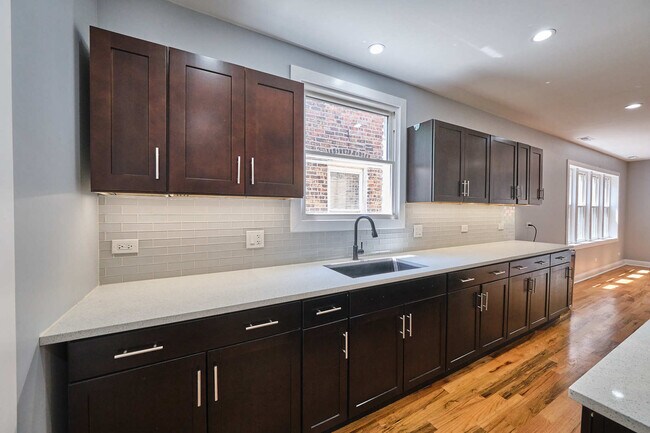 Building Photo - 6345 S Artesian Ave