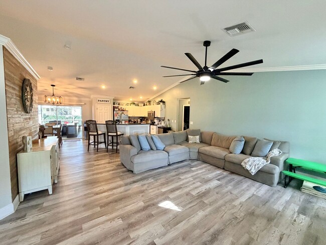 Building Photo - Beautiful Pool Home with 4 Beds, 2 Baths i...