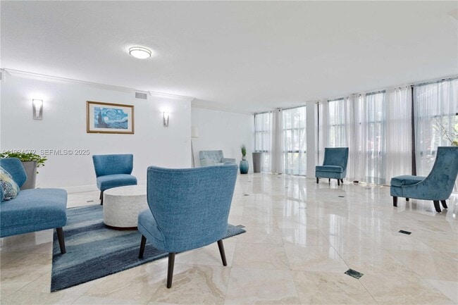 Building Photo - 1000 Parkview Dr