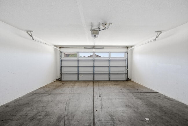 Building Photo - 8205 S 45th Ln