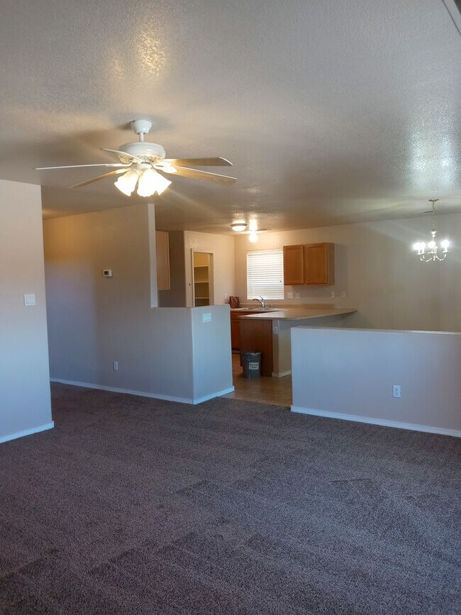 Building Photo - 9900 Sunshine Mesa Dr NW