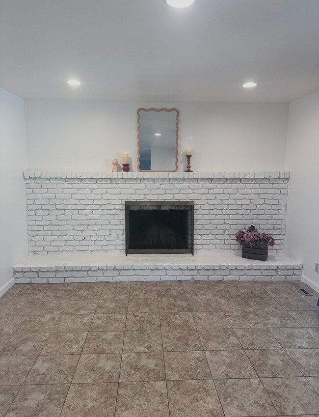 Building Photo - Spacious 3 Bedroom Fresno Home