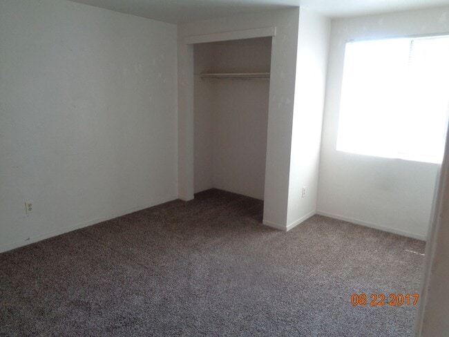 Building Photo - 1205 Duke Dr
