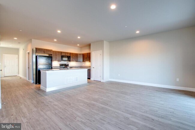 Building Photo - 6110 Sawgrass Ct