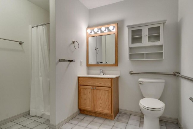 Building Photo - 1511 Devney Dr