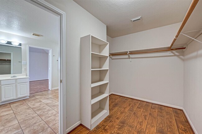 Building Photo - 3630 Winstrome Ct