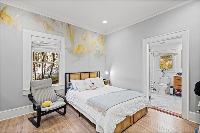 Building Photo - 805 Antone St NW