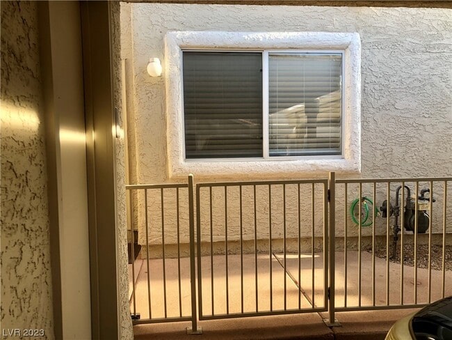 Building Photo - 2266 Camel Mesa Dr