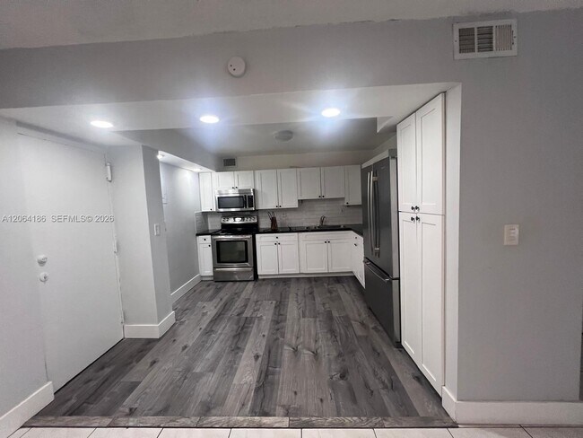 Building Photo - 6861 SW 147th Ave