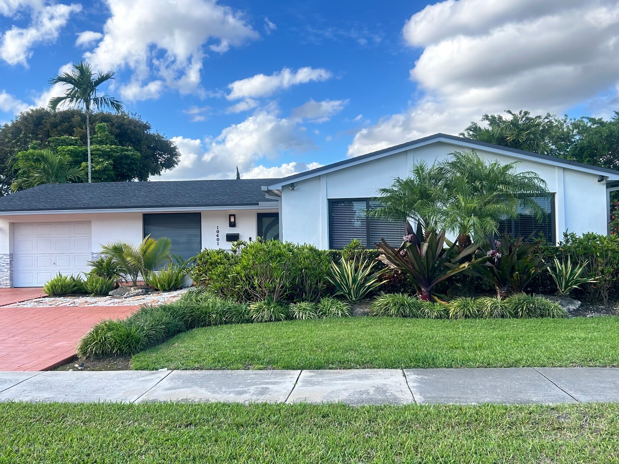 Building Photo - 10401 SW 93rd St