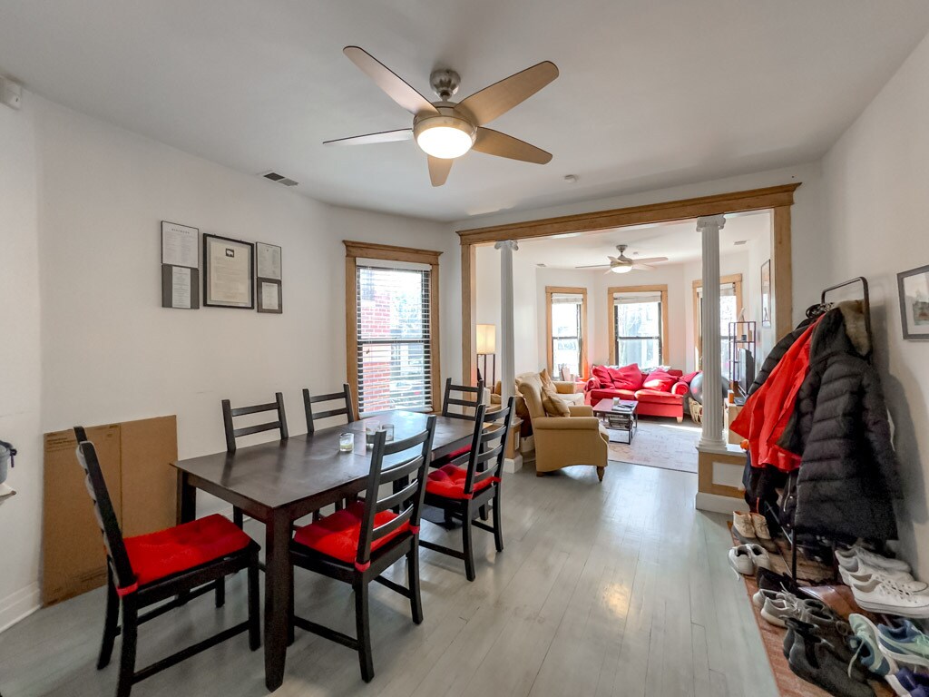 Building Photo - 3245 N Lakewood Ave