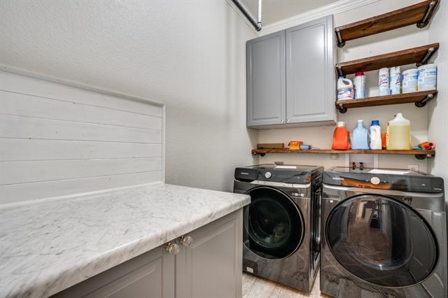 Building Photo - 611 Creekwood Ln