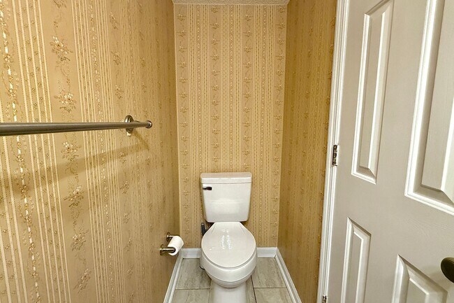 Building Photo - $500 RENT CREDIT | AVAILABLE NOW! (Pets Considered)