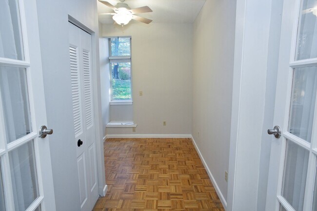 Building Photo - Stratton Forest Condo