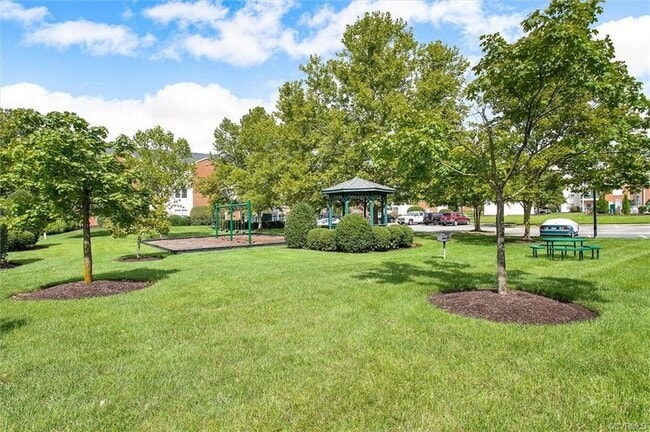 Building Photo - 701 Masters Row