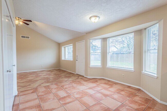 Building Photo - 2516 Orion Dr
