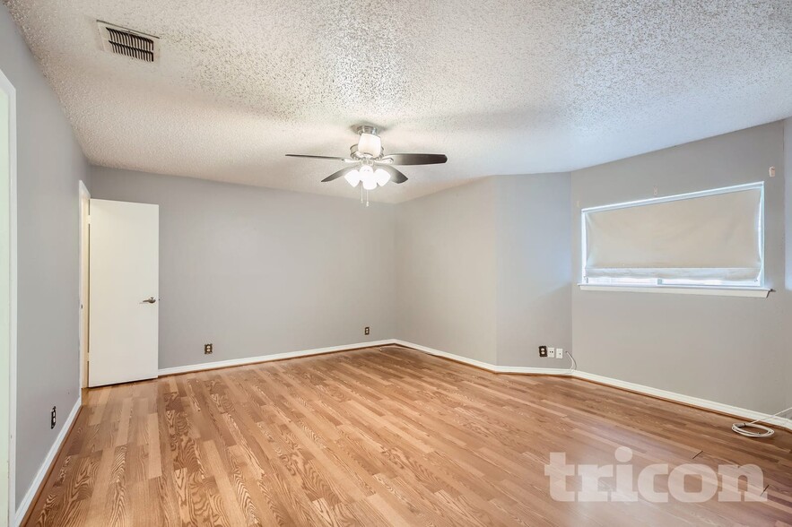 Building Photo - 6934 Sunshine Tree Dr