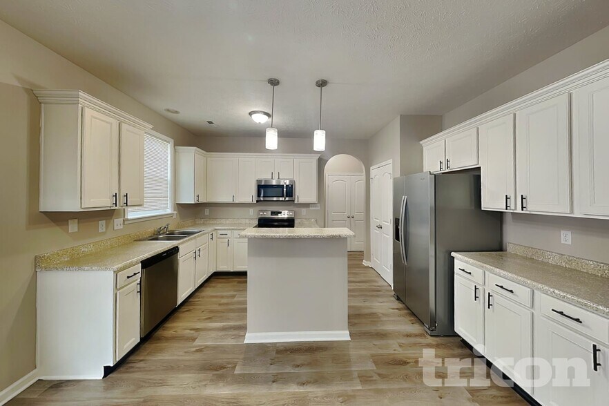 Building Photo - 5330 Himalayan Dr