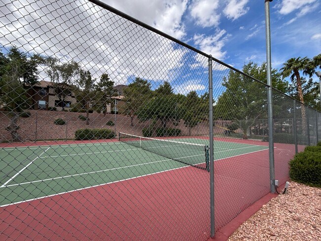 Building Photo - Cozy 1Bed/1Bath 2nd floor Condo in Henderson!  MOVE IN SPECIAL- $300 OFF FIRST MONTHS RENT!