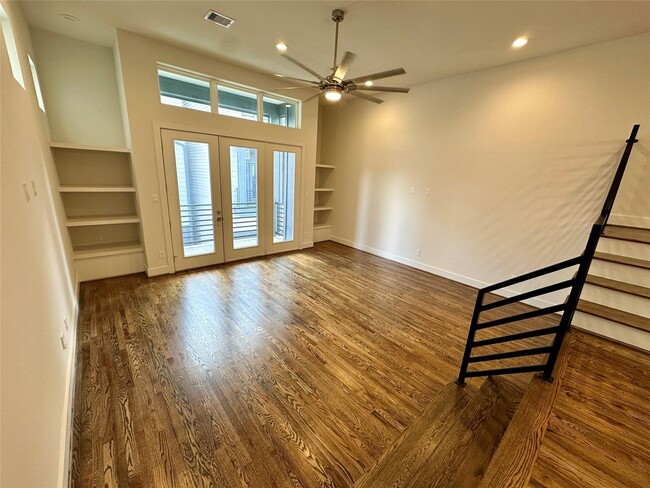 Building Photo - 1537 W 24th St