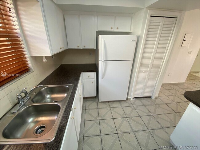 Building Photo - 2600 NW 14th St