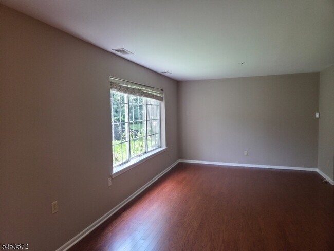 Building Photo - 67 Village Dr