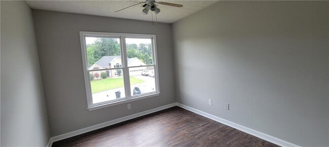 Building Photo - 618 8 Point Ct