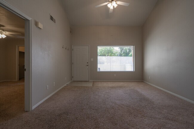 Building Photo - 2 Bedroom & 2 Bath Available in St. George!