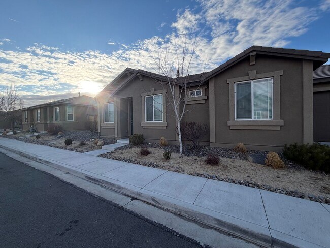 Building Photo - Elegant Low-Maintenance Living Near Golden Eagle & Kiley Lake!