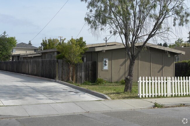 Primary Photo - 550 Cherry Way