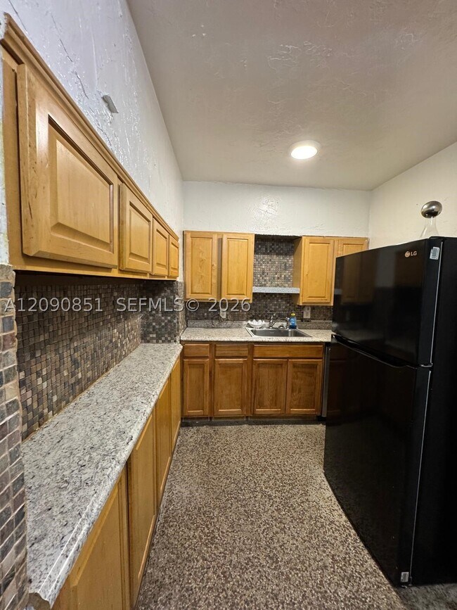 Building Photo - 1416 SW 27th St