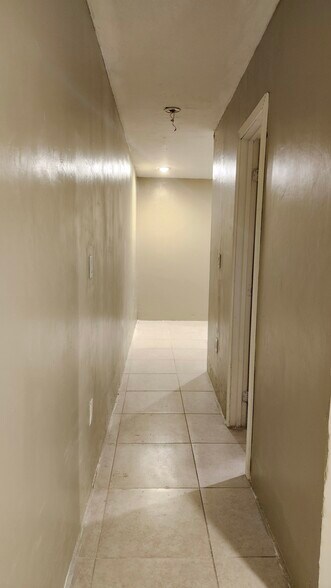 Building Photo - 628 SW Krome Ter