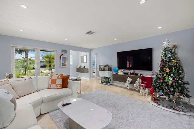 Building Photo - 6251 NE 19th Terrace