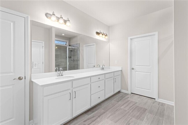 Building Photo - 4411 Claiborne Ct