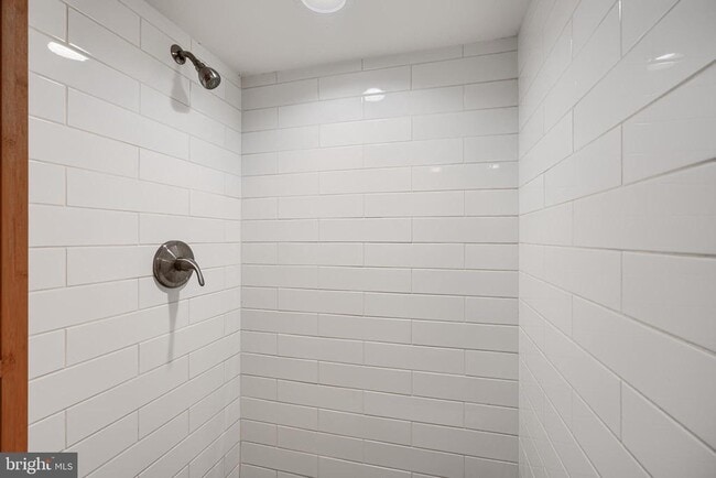 Building Photo - 3528 Hickory Ave