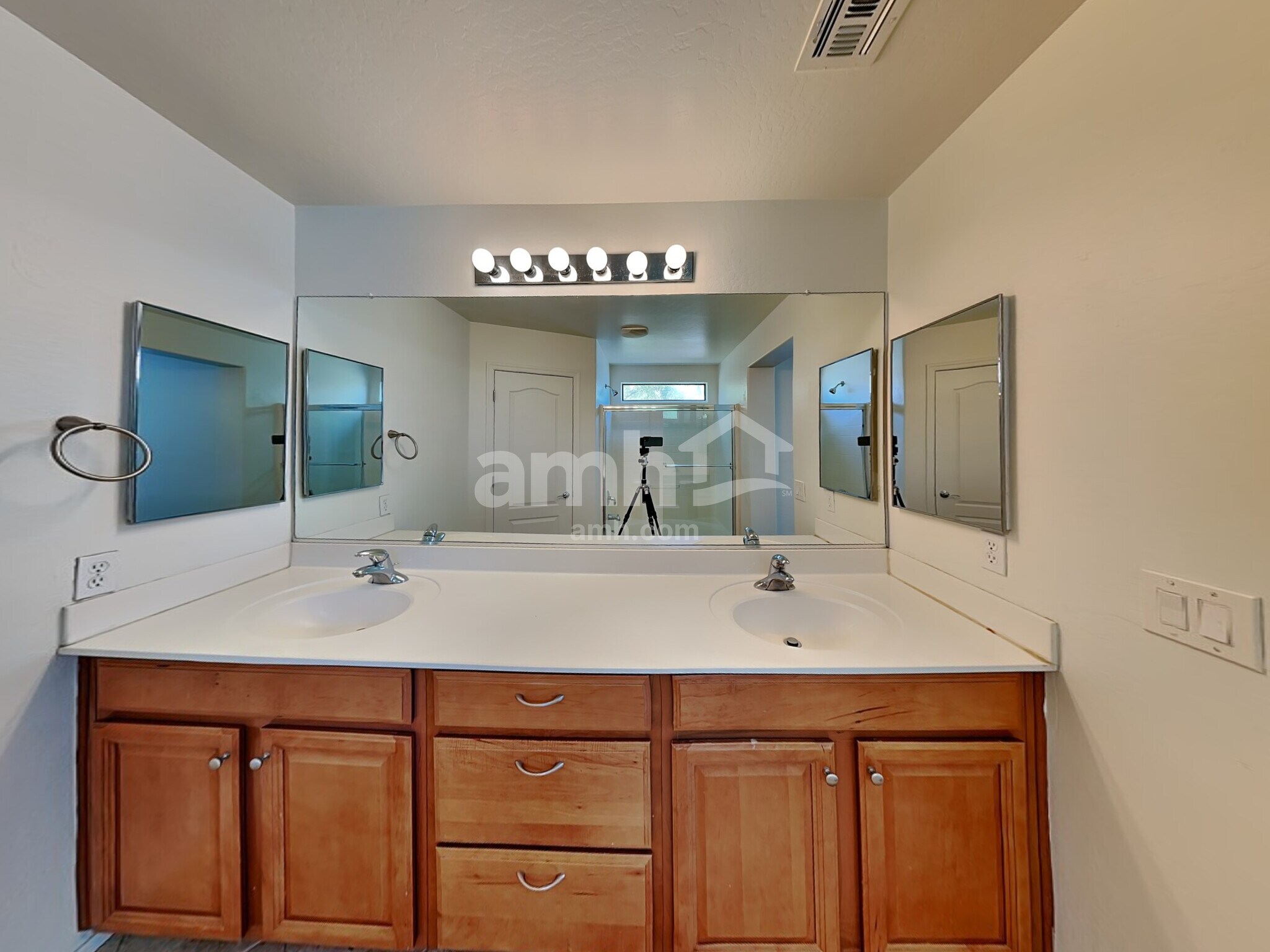 Building Photo - 17428 W Mandalay Ln